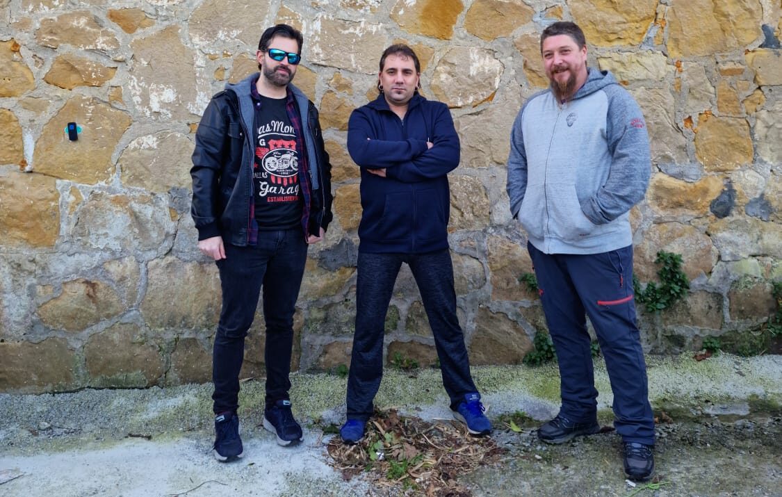 Nerbio Bulkada junto a Les Testarudes